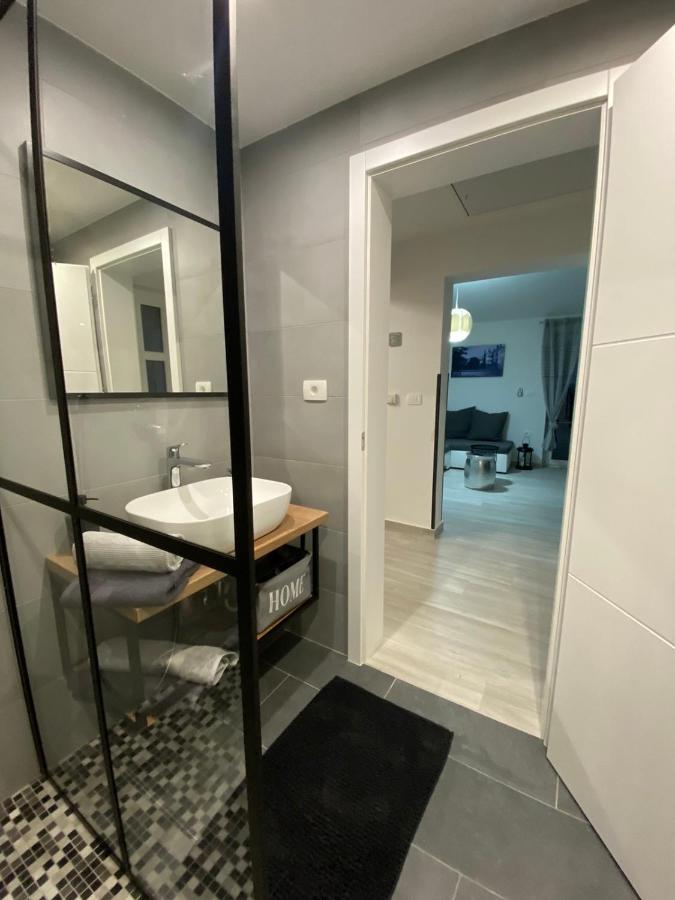 Apartma Mija-Dekani Екстер'єр фото