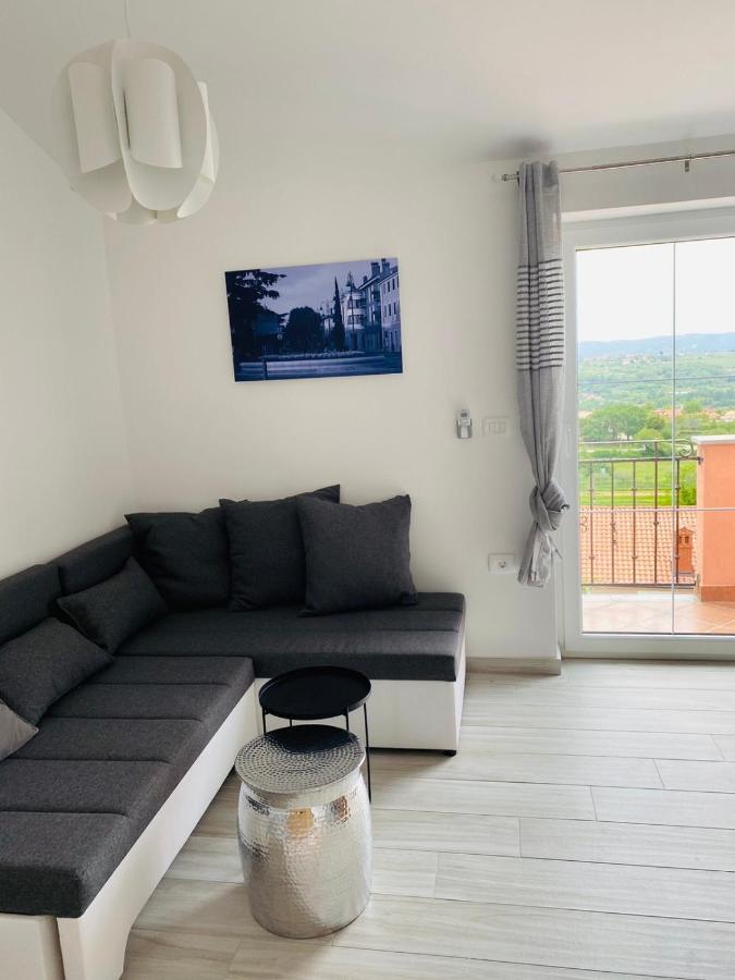 Apartma Mija-Dekani Екстер'єр фото