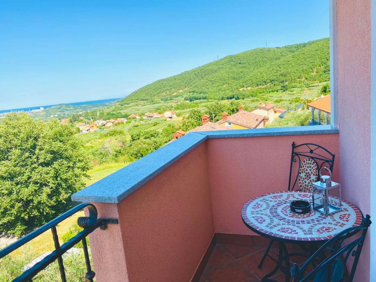 Apartma Mija-Dekani Екстер'єр фото