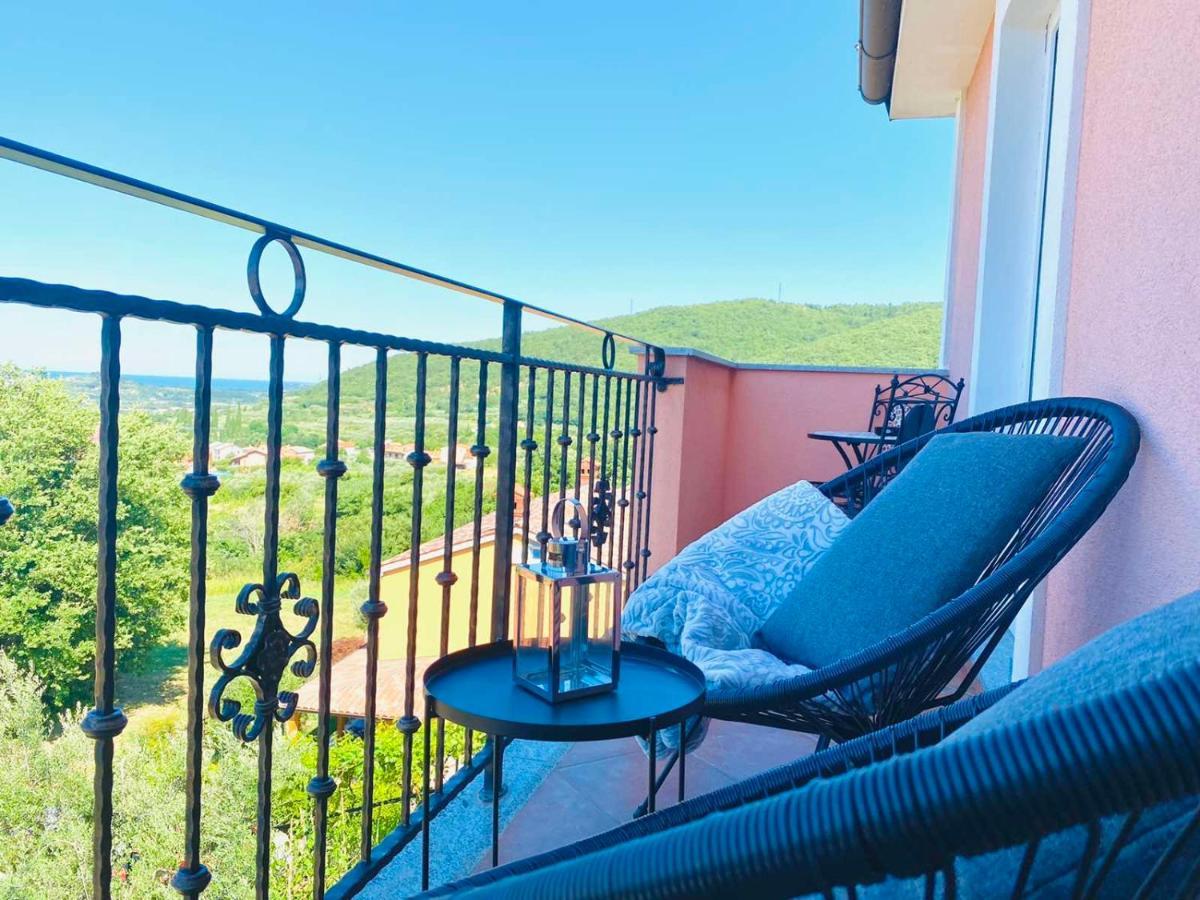 Apartma Mija-Dekani Екстер'єр фото